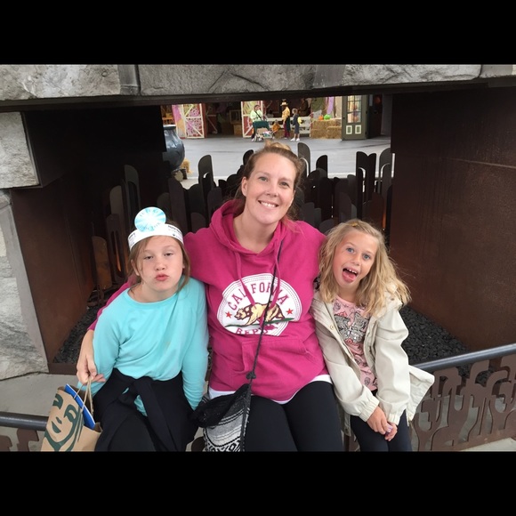 Meet your Posher, Danille - Picture 2 of 2